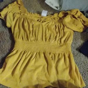 Cute yellow ruffled top